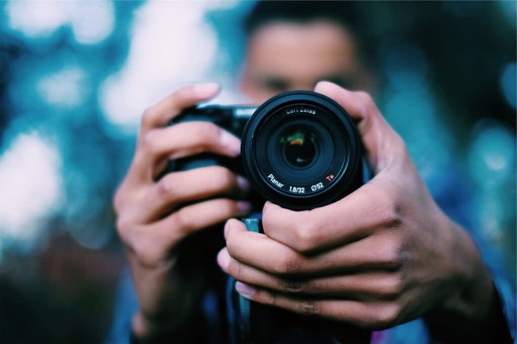 How to Choose the Right Photographer for Your Corporate Headshots